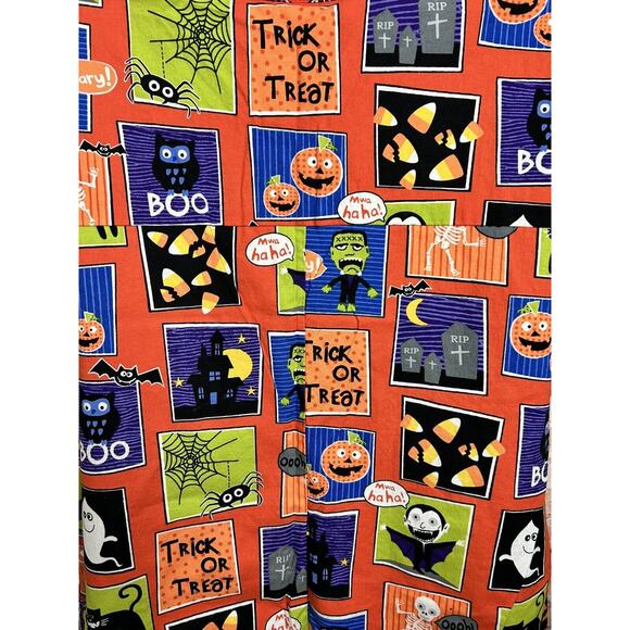 SCRUBSTAR Halloween Scrub Top Sz Large Dracula Spiders Frankenstein Shirt - Picture 5 of 8
